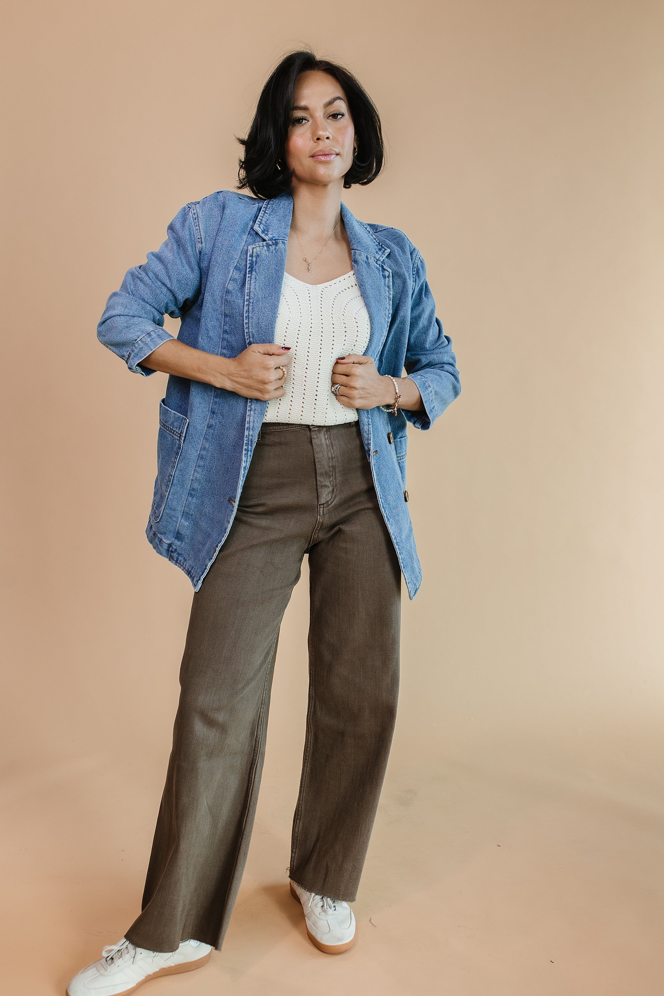 17 Best Jean Jacket Outfits For Women In 2023, Per Stylists